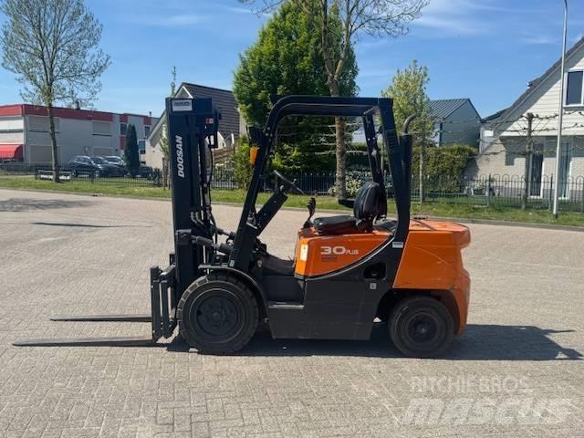 Doosan D30 Plus Diesel Forklifts