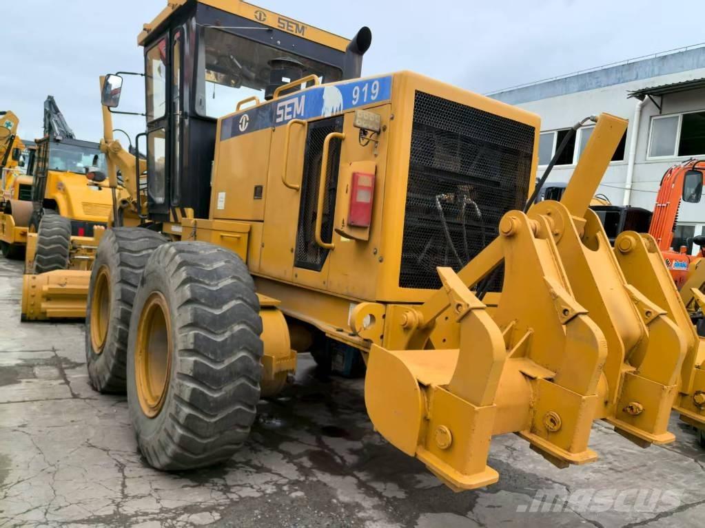 SEM 919 Motor Graders