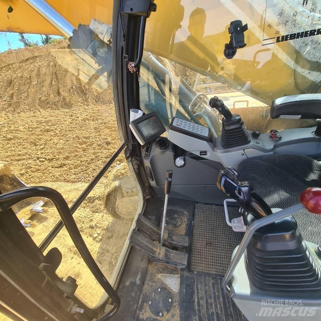 Liebherr R 936 LC Crawler Excavators