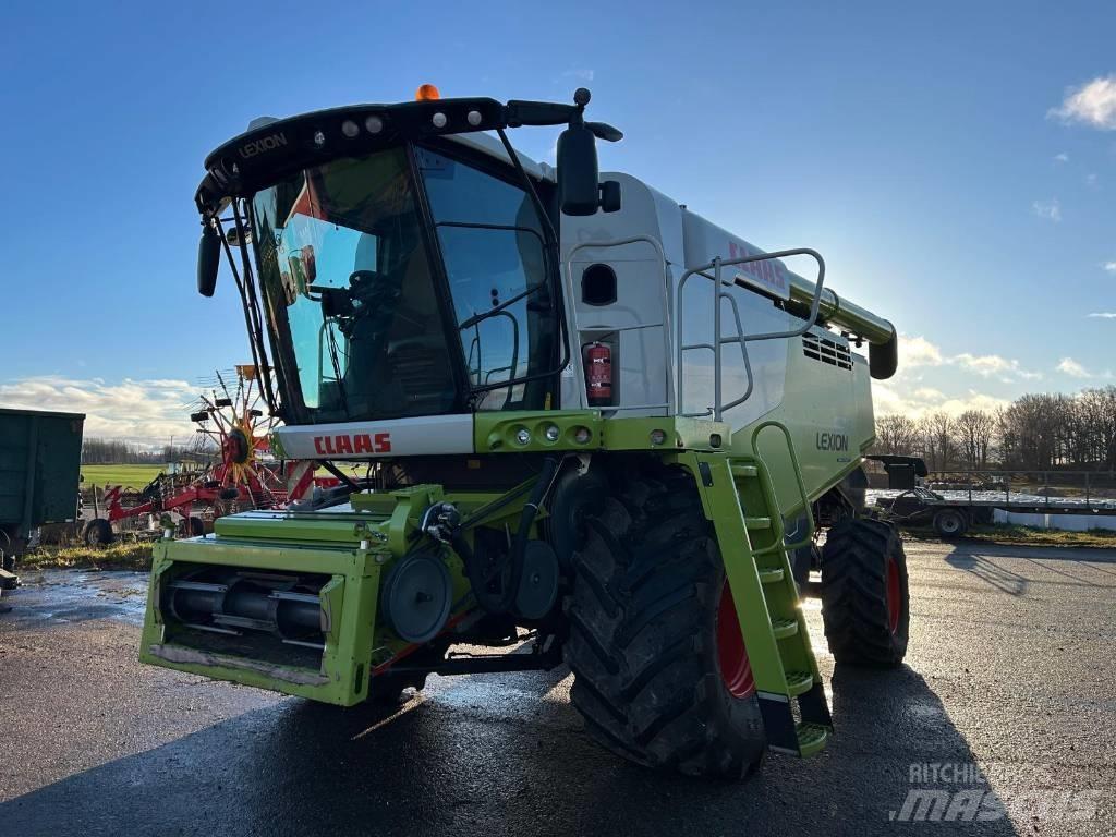 CLAAS Lexion 670 Combine Harvesters