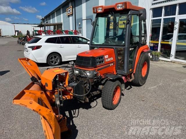 Kubota ST 30 Compact tractors