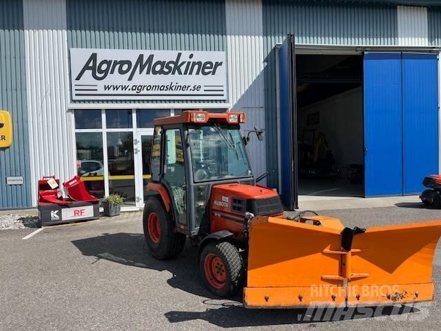 Kubota ST 30 Compact tractors