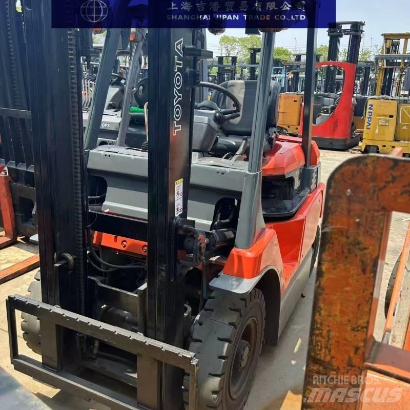 Toyota 15 Electric Forklifts
