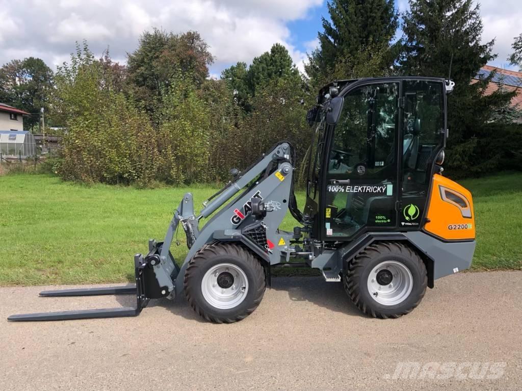 GiANT G 2200 E Multi purpose loaders
