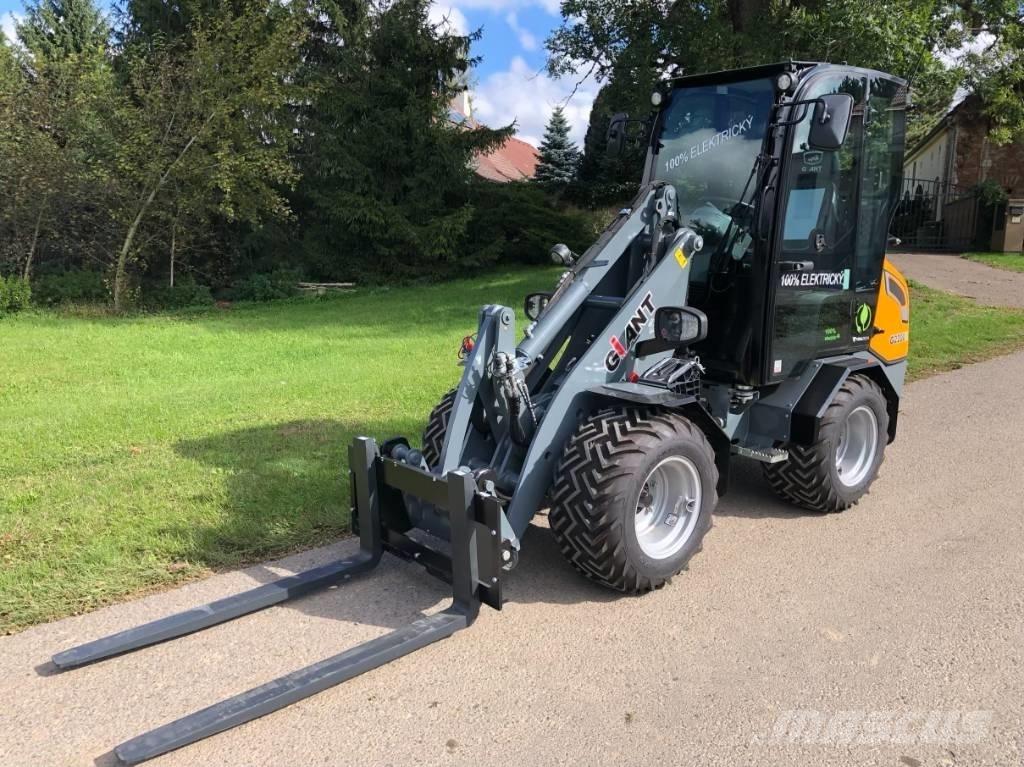 GiANT G 2200 E Multi purpose loaders