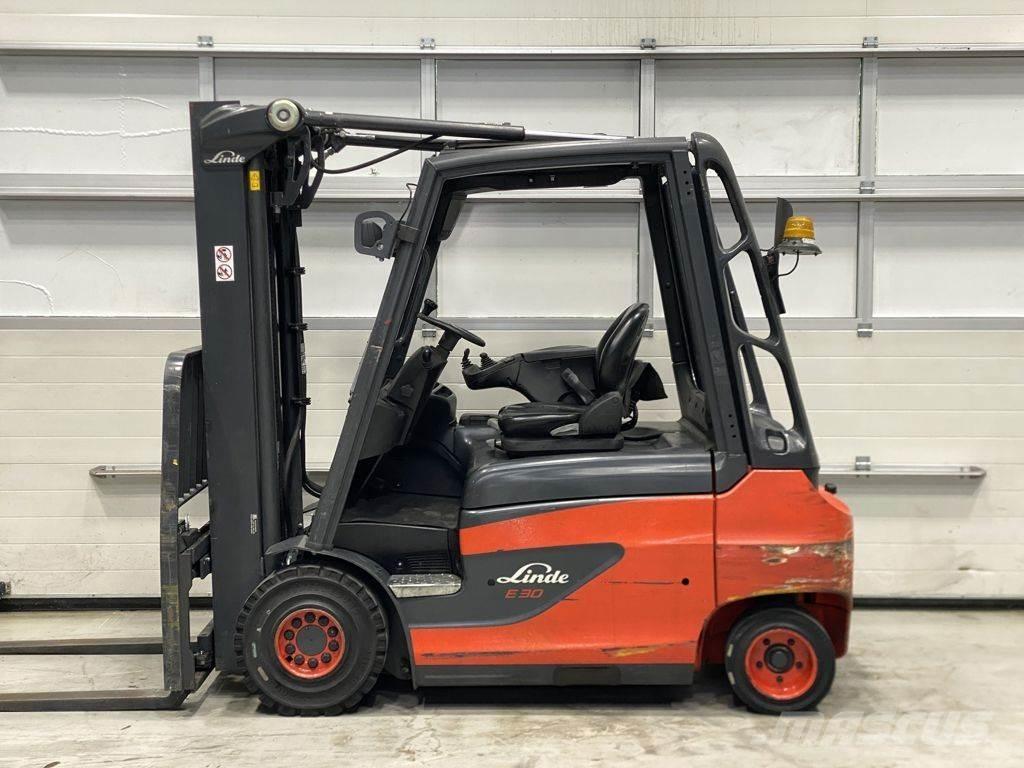 Linde E30-01 Electric Forklifts