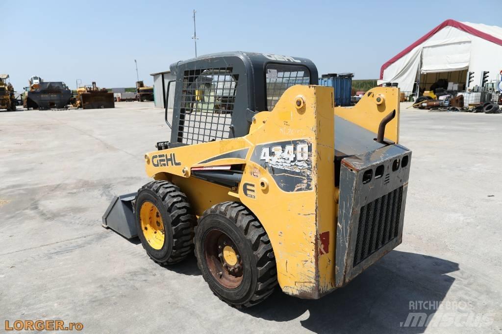 Gehl 4240 Skid Steer Loaders