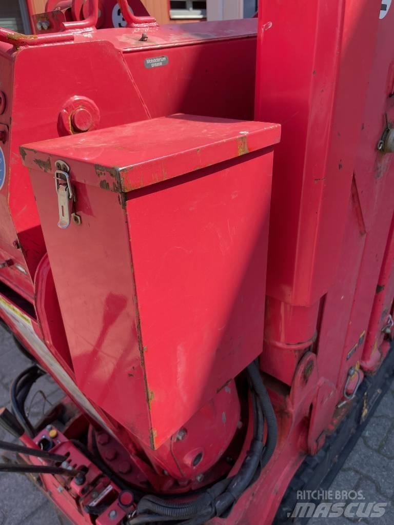 Unic URW-095 Crawler Cranes