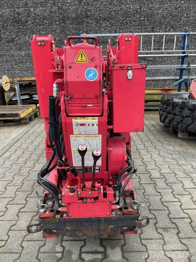 Unic URW-095 Crawler Cranes