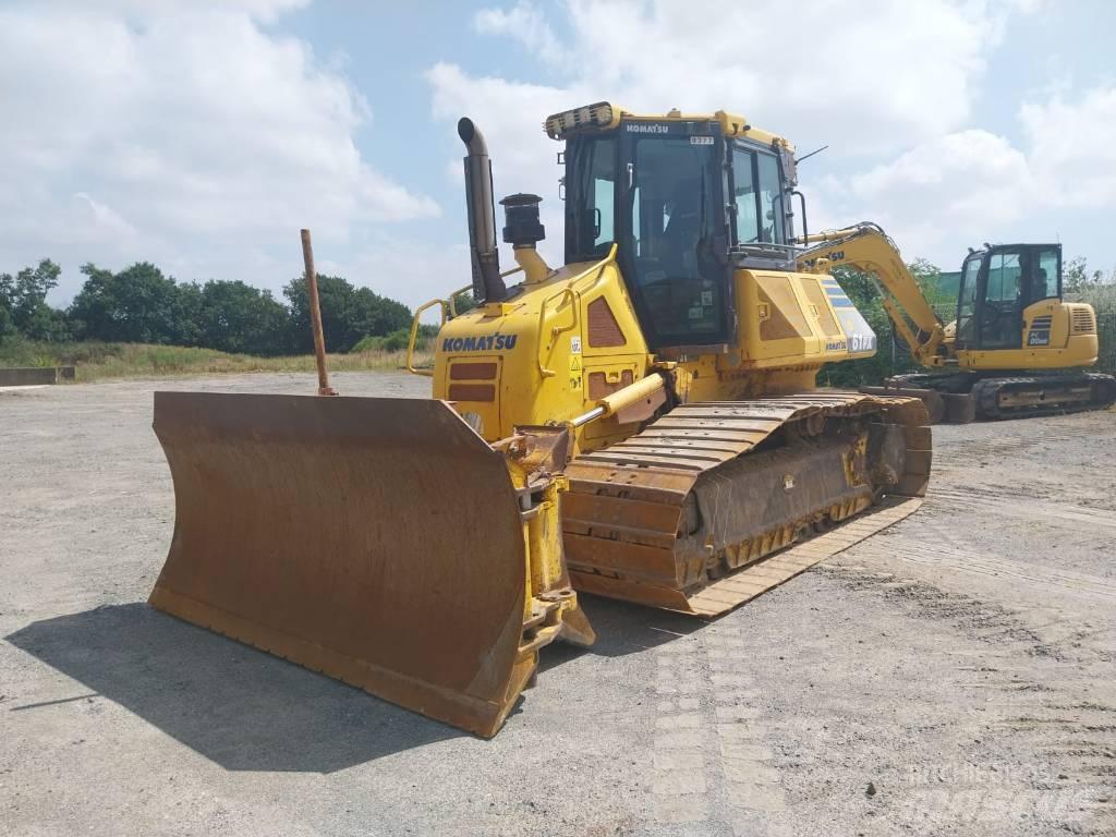 Komatsu D61PX-23 Crawler dozers