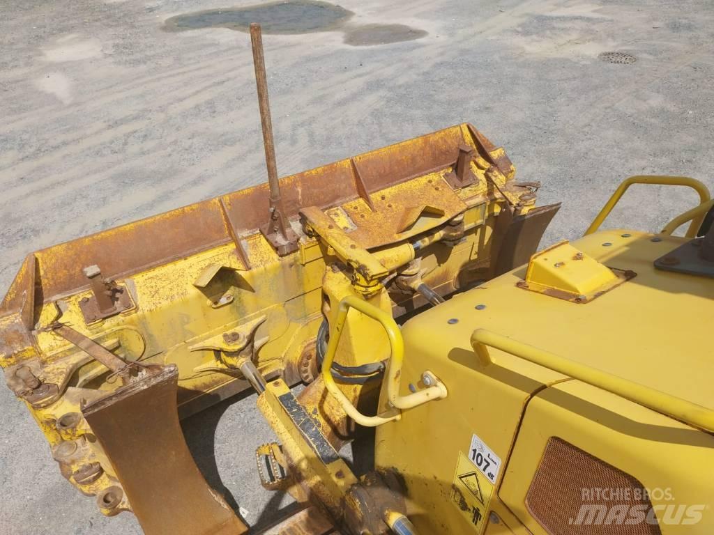 Komatsu D61PX-23 Crawler dozers
