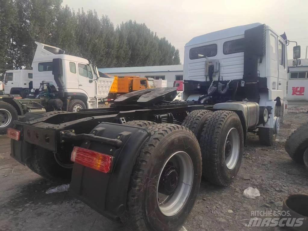 Shacman F3000 6X4 Conventional Trucks / Tractor Trucks