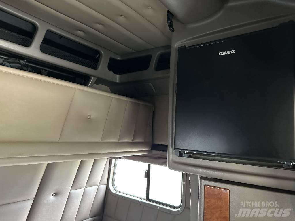 Peterbilt 389 Conventional Trucks / Tractor Trucks