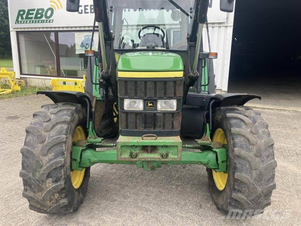 John Deere 6110 SE Tractors