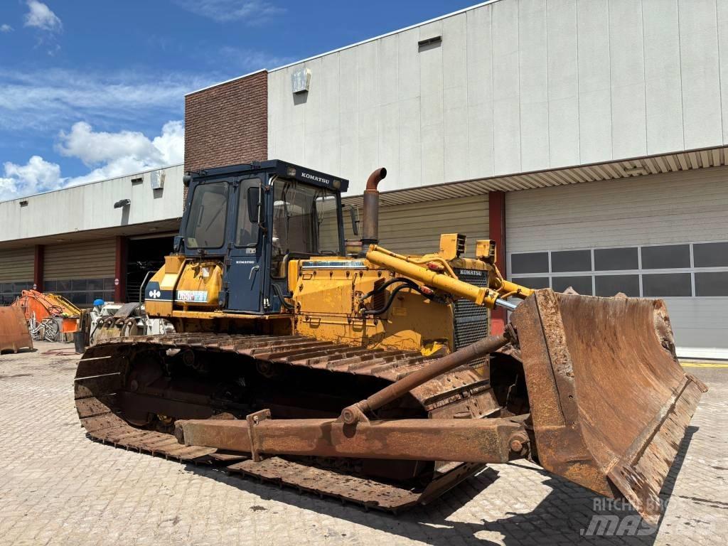 Komatsu D65PX-8 Crawler dozers