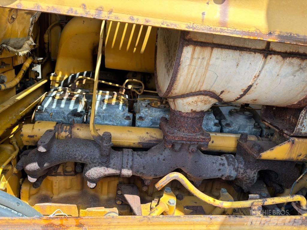 Komatsu D65PX-8 Crawler dozers