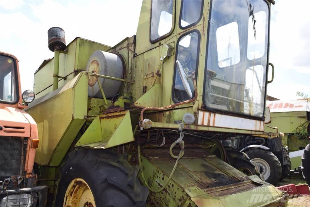 CLAAS Dominator 80 Combine Harvesters