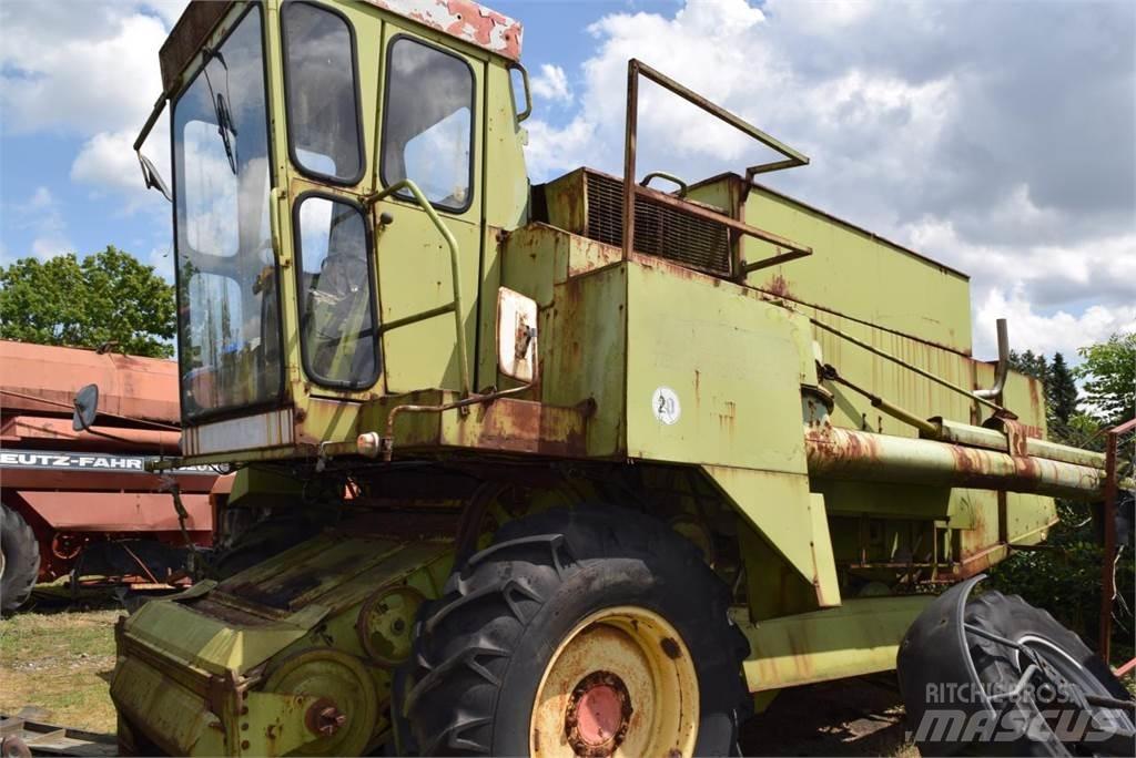 CLAAS Dominator 80 Combine Harvesters