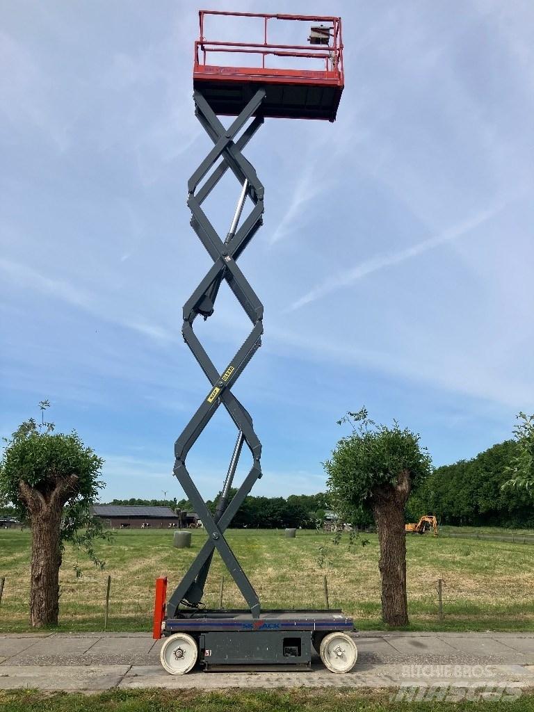 SkyJack 3226 Scissor Lifts