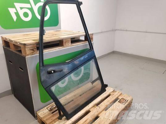 JLG 4017PS door Forestry Cabin