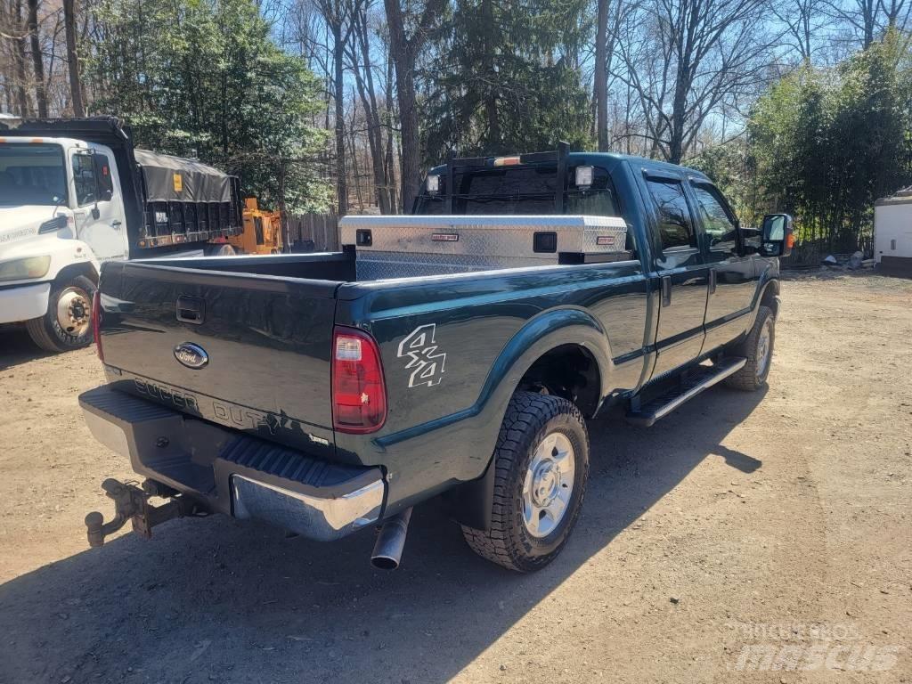 Ford F350 XLT Pickup Trucks