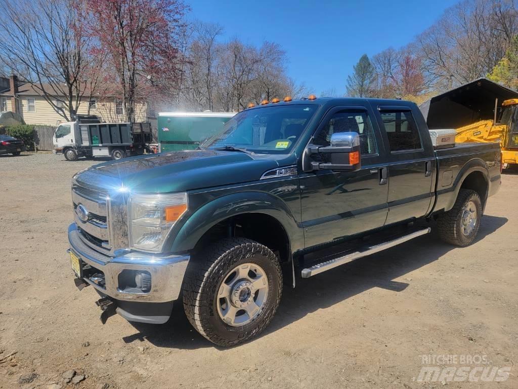 Ford F350 XLT Pickup Trucks