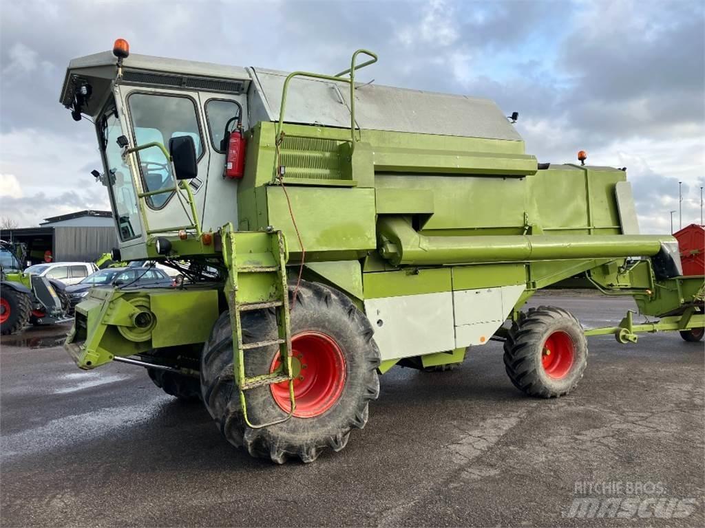 CLAAS Dominator 96 Combine Harvesters