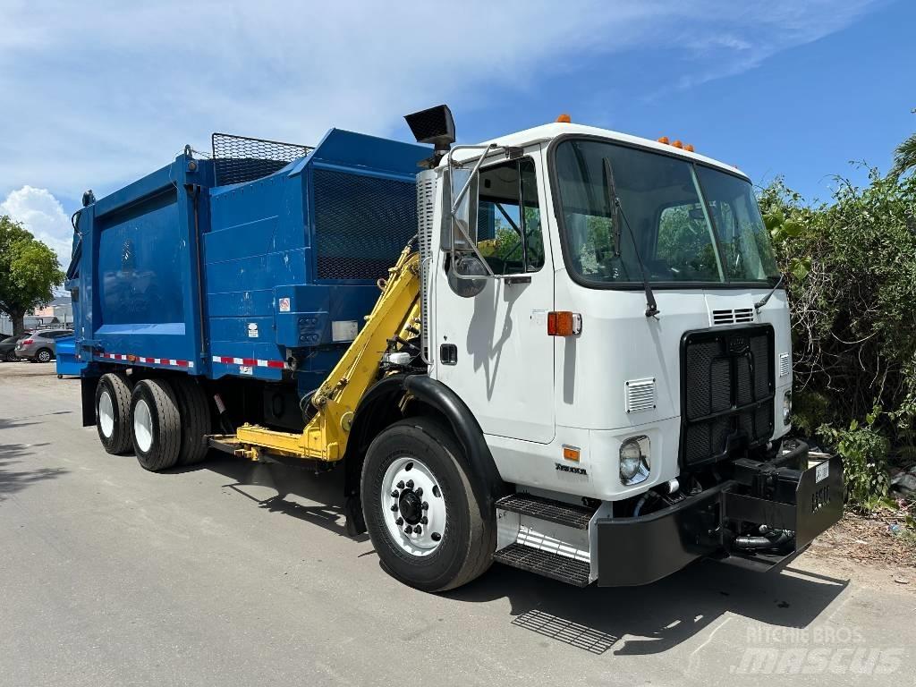 Autocar XPEDITOR Garbage Trucks / Recycling Trucks