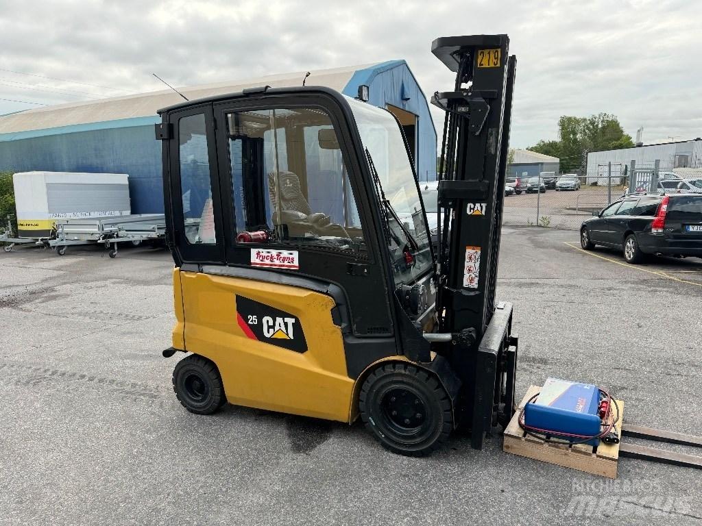 CAT EP25CN Electric Forklifts