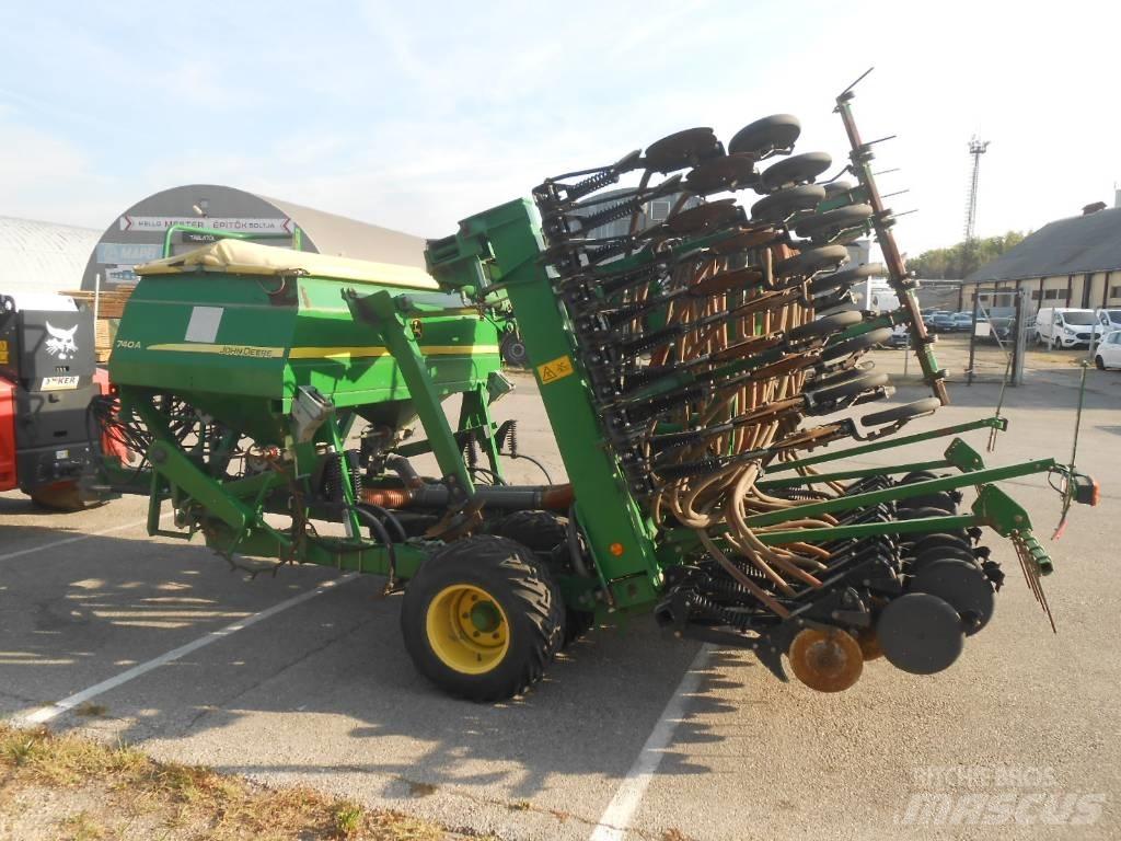 John Deere 740 A Farm Drills