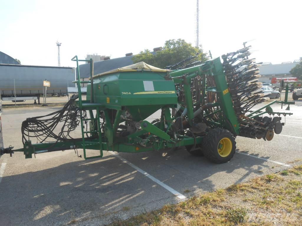 John Deere 740 A Farm Drills
