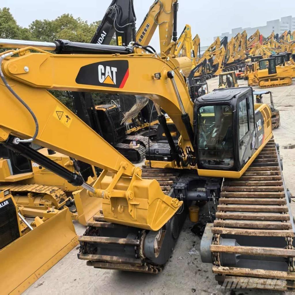CAT 320 D Amphibious Excavators