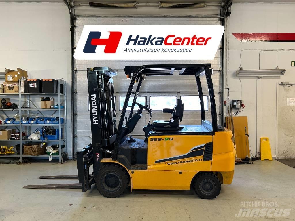 Hyundai 35B-9U Electric Forklifts