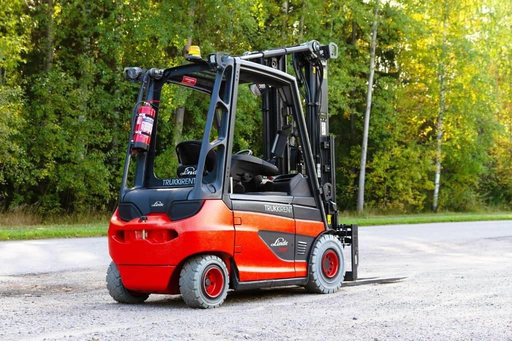 Linde E30-01 Electric Forklifts