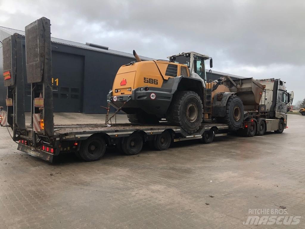 Liebherr L 586 Wheel Loaders