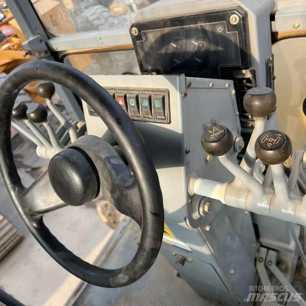 SEM 919 Motor Graders