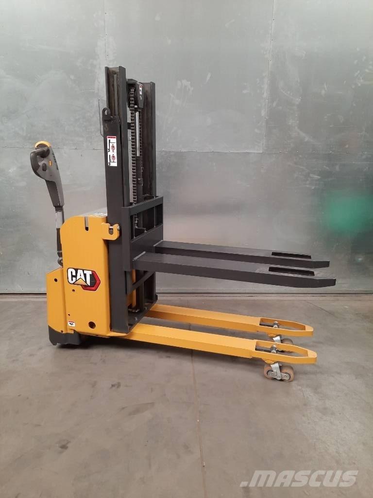 CAT PSD125/160 Pedestrian stacker