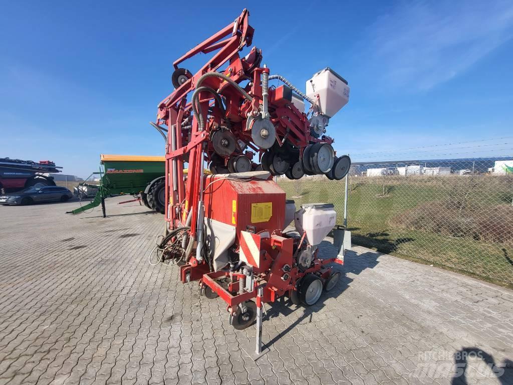 Becker Aeromat P 8 Farm Drills