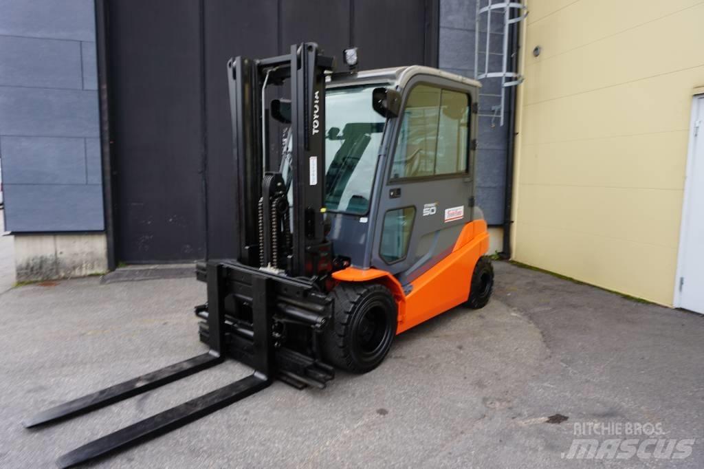 Toyota 8FBMT50 Electric Forklifts