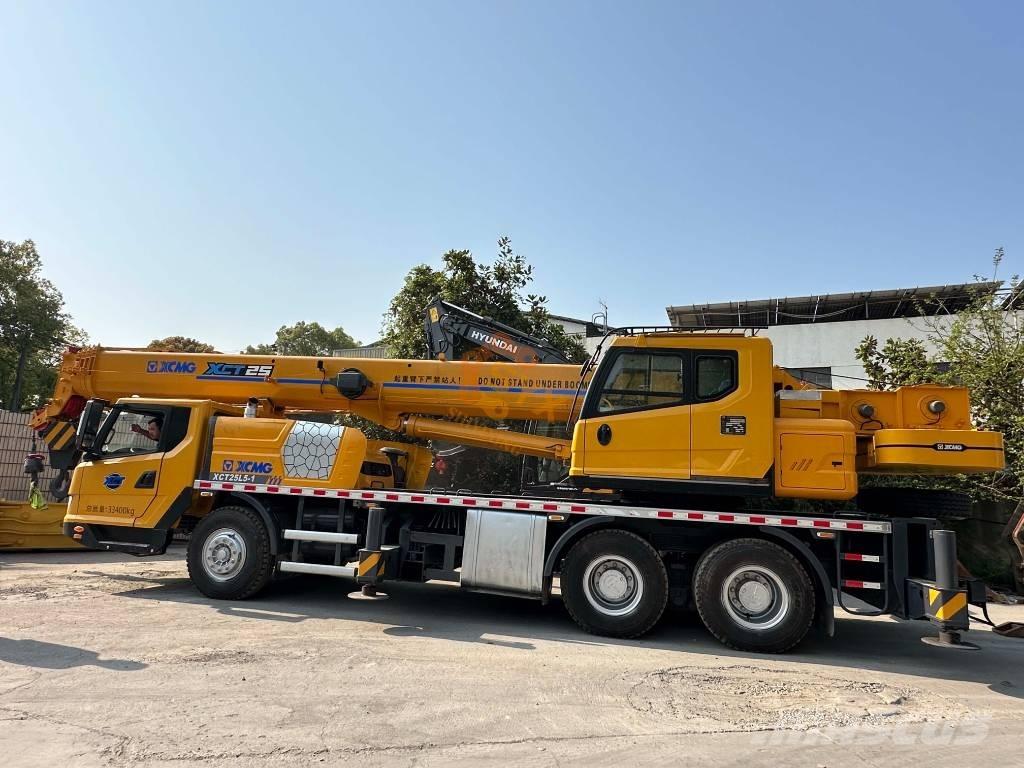 XCMG XCT 25 Mobile and all terrain cranes