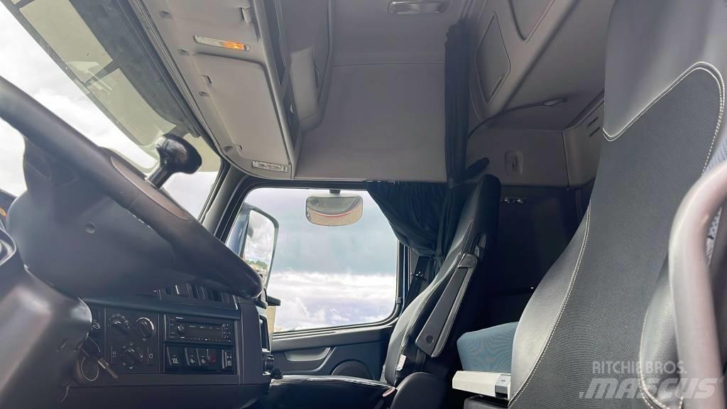 Volvo VOLVO FH 6*2 Cab & Chassis Trucks