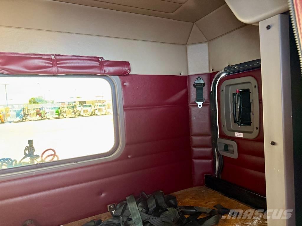 Peterbilt 389 Conventional Trucks / Tractor Trucks