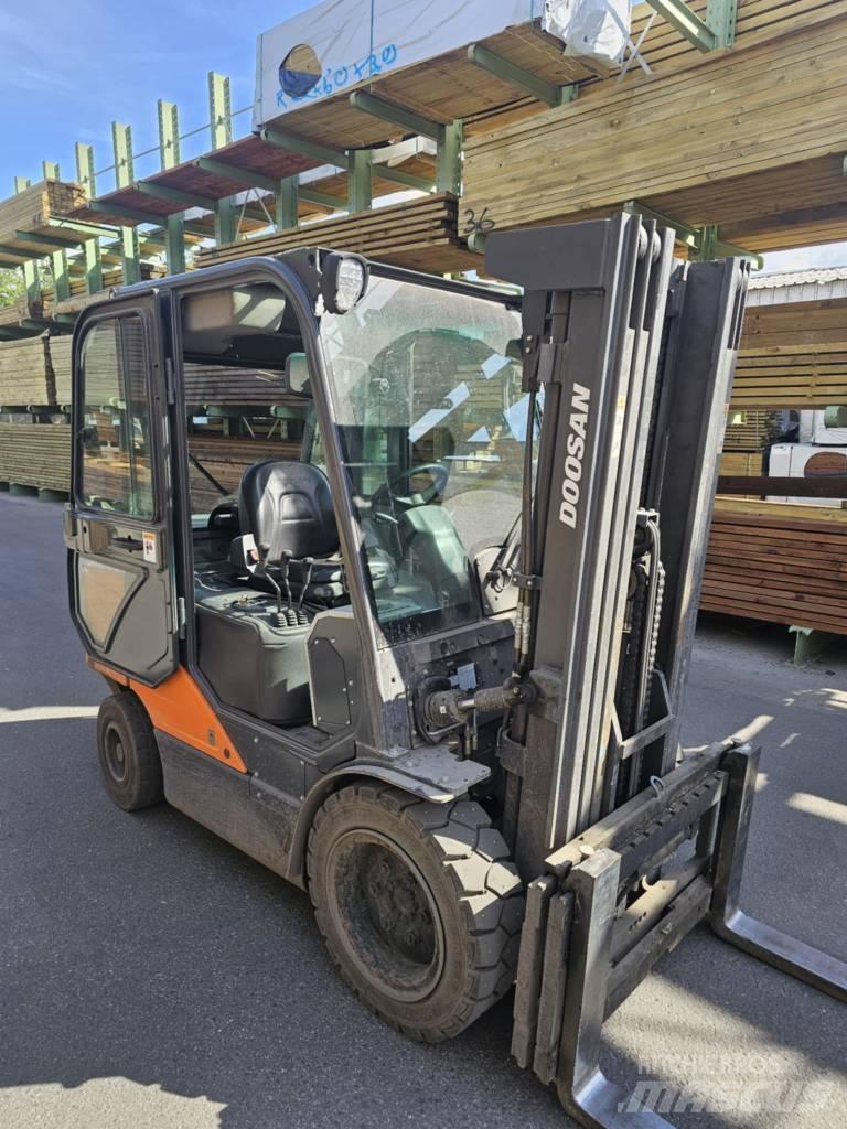 Daewoo Doosan D35C - 7 Diesel Forklifts