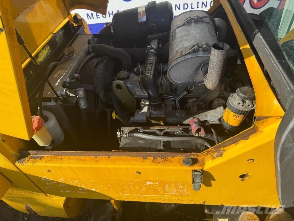 JCB 926 Rough Terrain Trucks