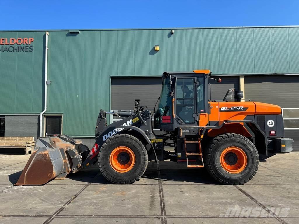 Doosan DL250-7 Wheel Loaders