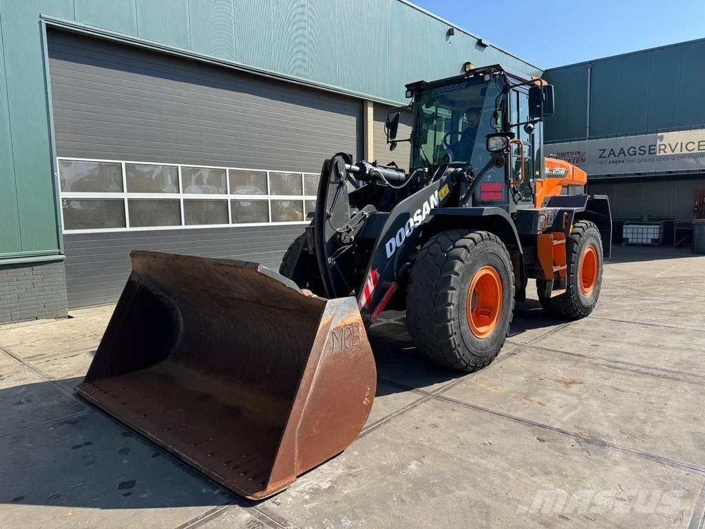 Doosan DL250-7 Wheel Loaders