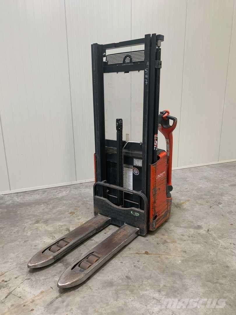 Linde L10 Self Propelled Stackers