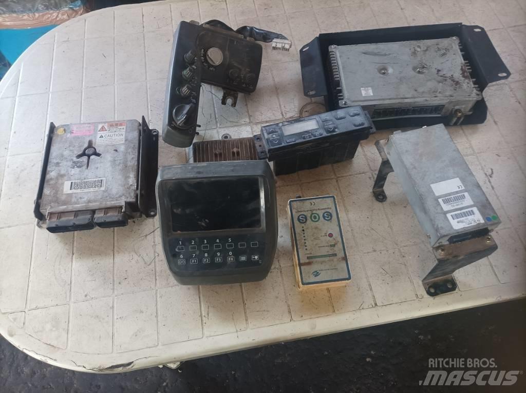 Hitachi ZX 350 LC-6 Electronics