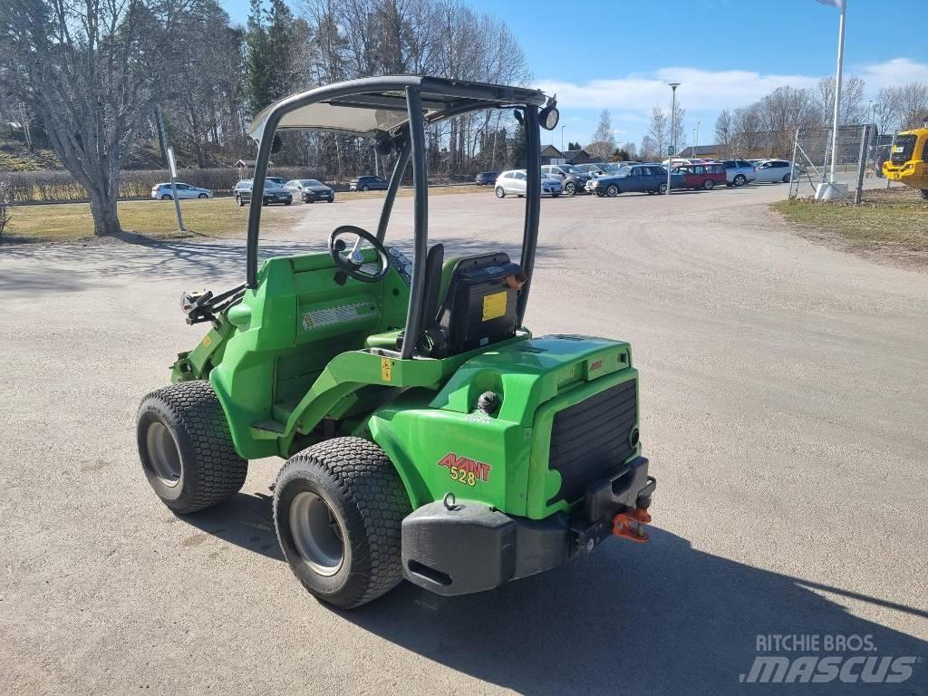 Avant 528 Mini Loader
