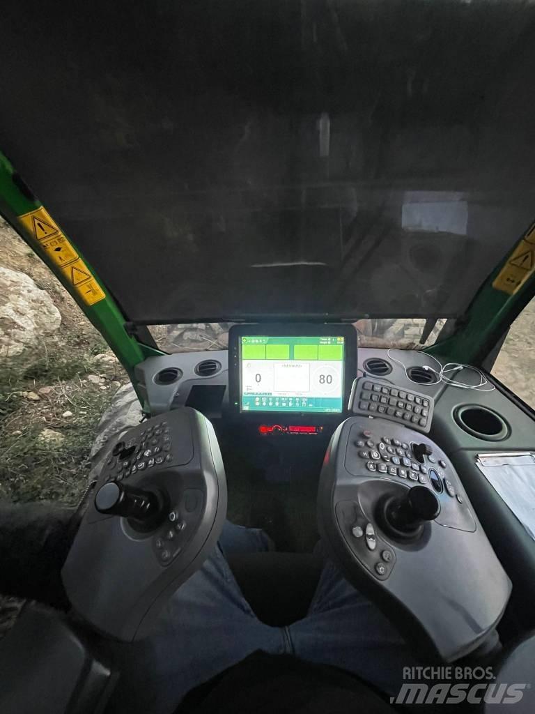 John Deere 1270 G Harvesters